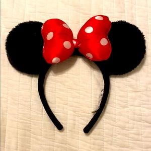 Disney Parks Classic Minnie Mouse ears